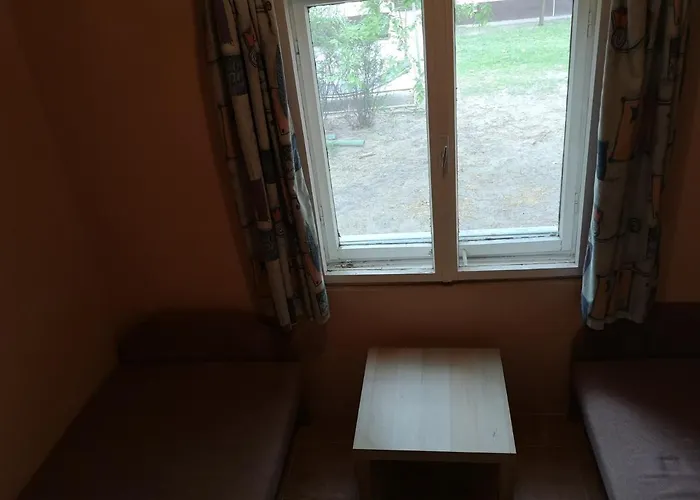 Rozsa Vendeghaz Vadkerti To * Шольтвадкерт